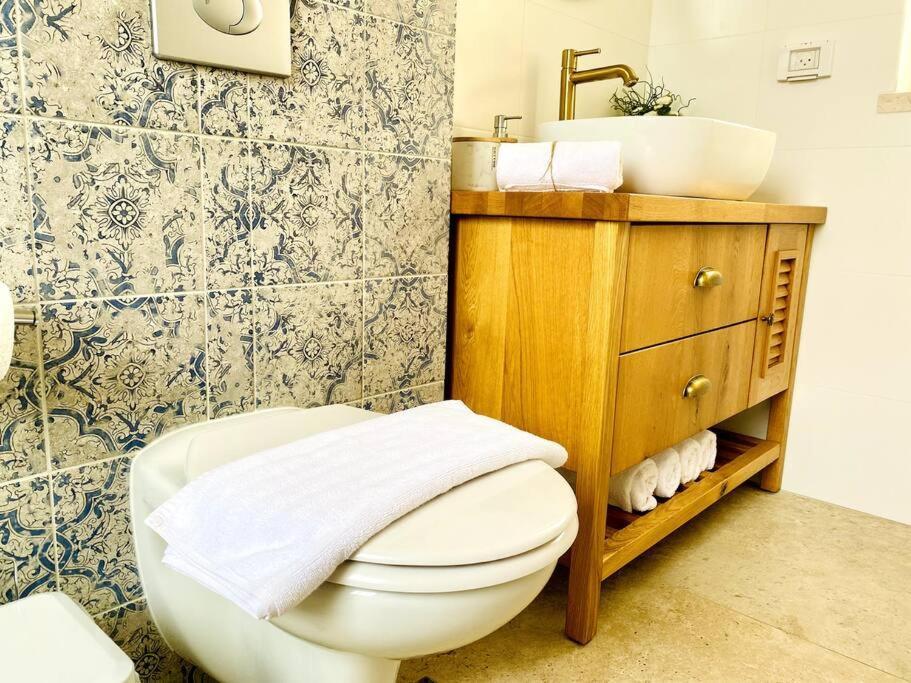 היחידה ליד הנחל עם הנוף לחרמון 33 Apartment *